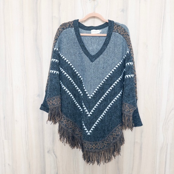 Dreamers By Debut Sweaters - Dreamers Womens Aztec Poncho Sweater M/L Gray Southwestern Fringe Boho Cozy